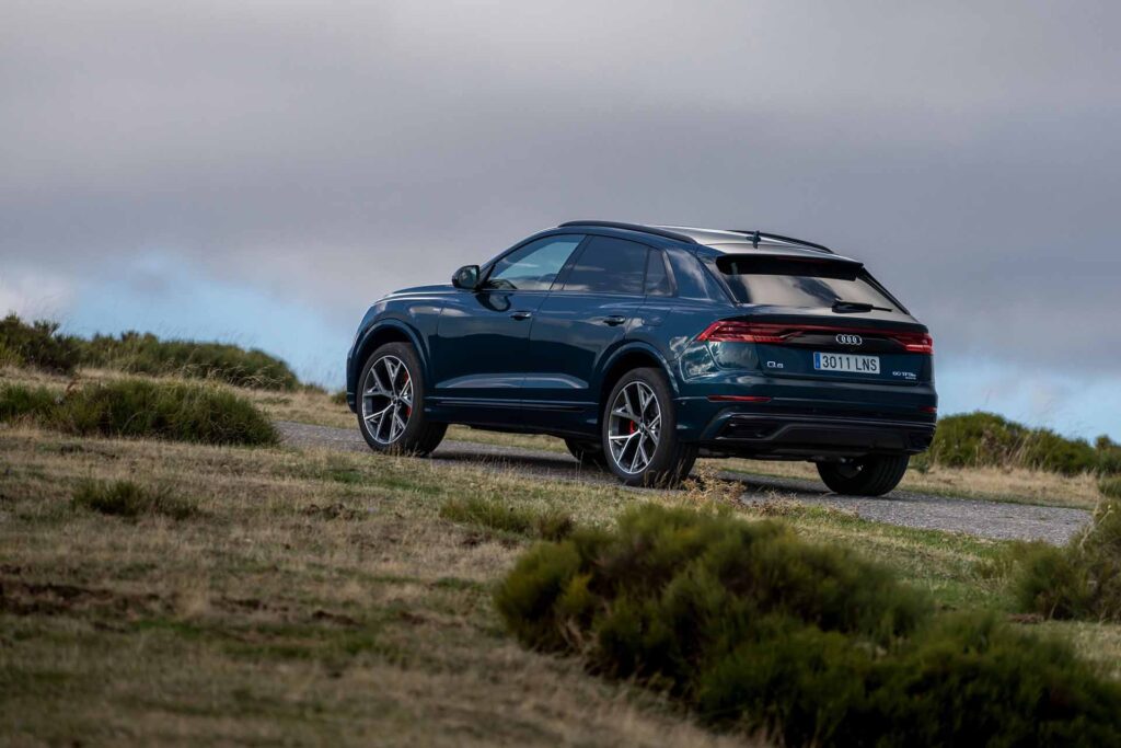 lateral Audi q8