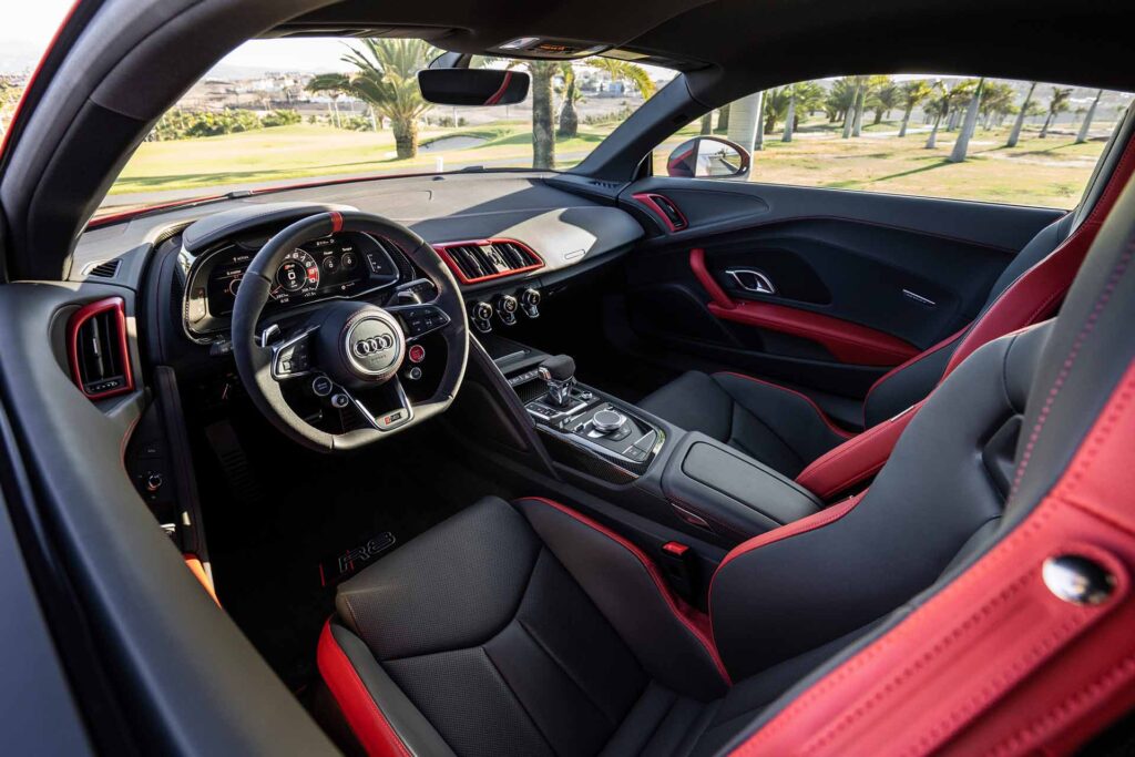 interior Audi r8