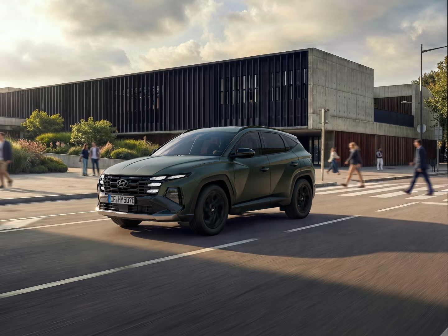 Hyundai_TUCSON_PHEV_BLACKPACK_ext_3Qfront_v01_4x3