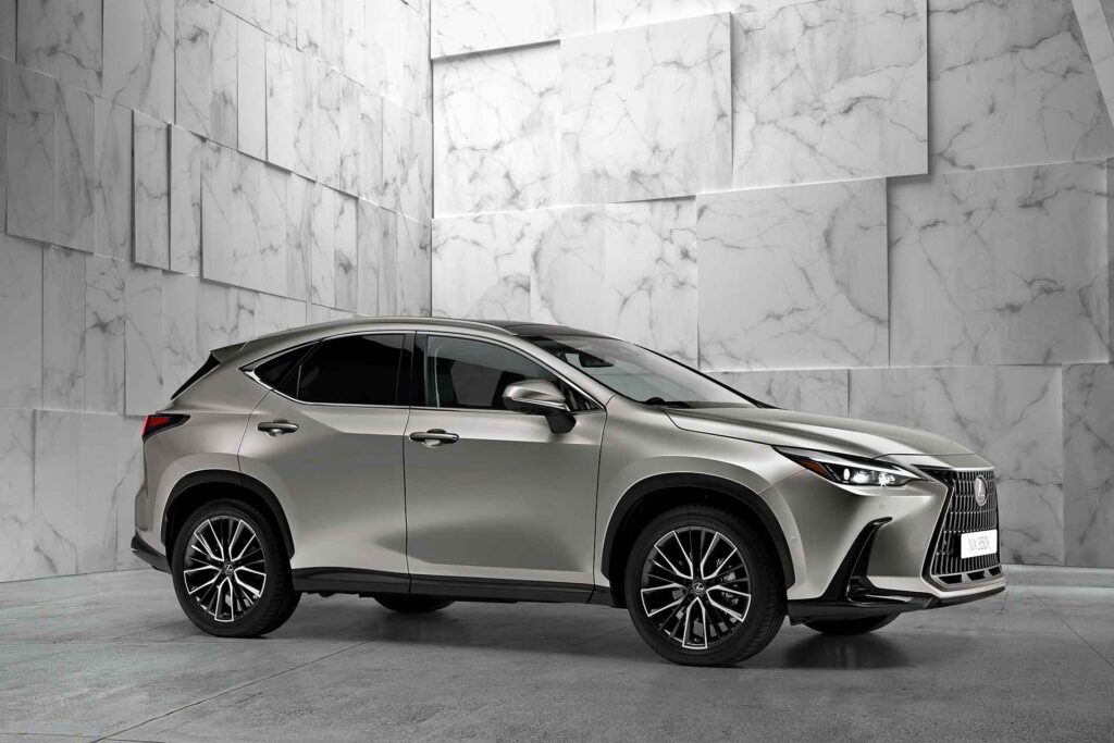 lateral Lexus nx