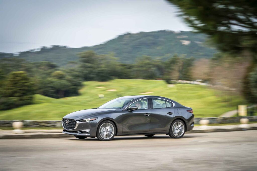 carretera Mazda 3 sedan