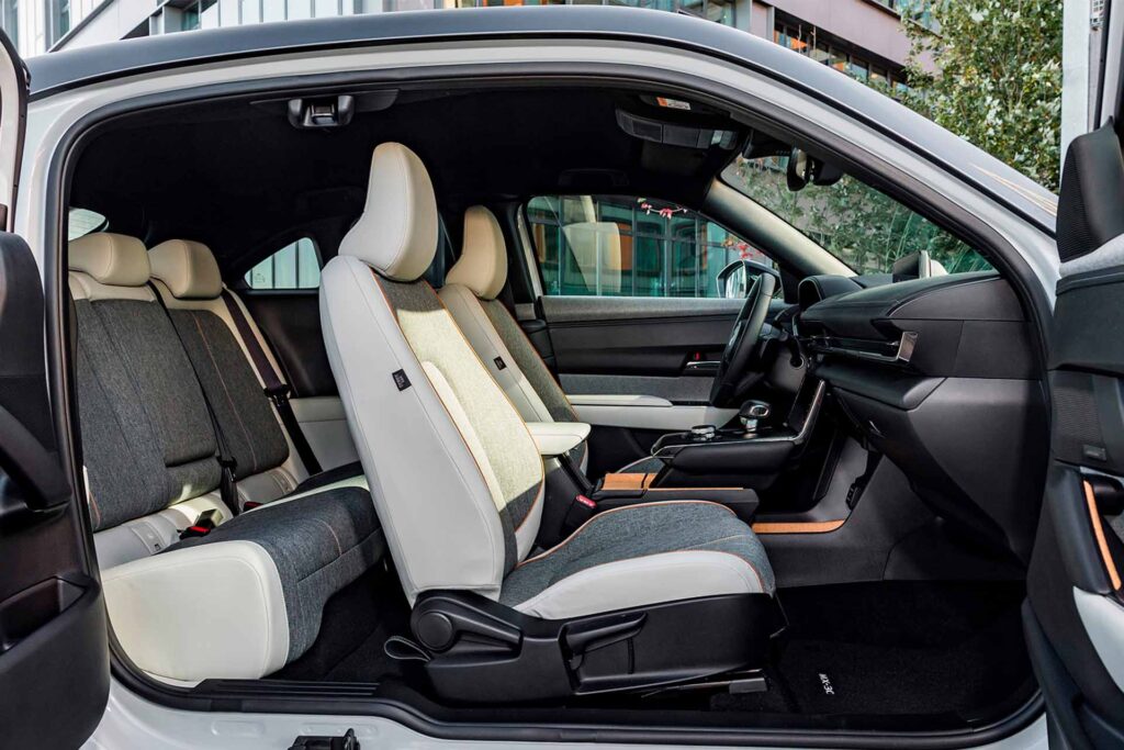 interior Mazda mx 30