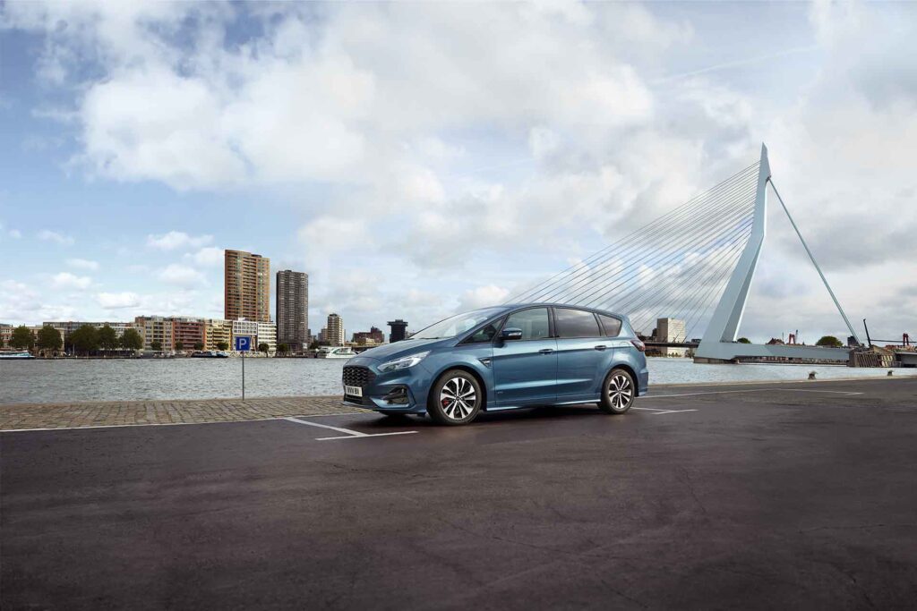 lateral ford smax