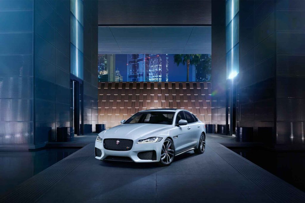 aparcado jaguar xf