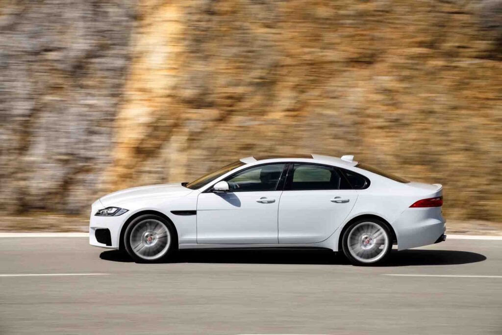 lateral jaguar xf