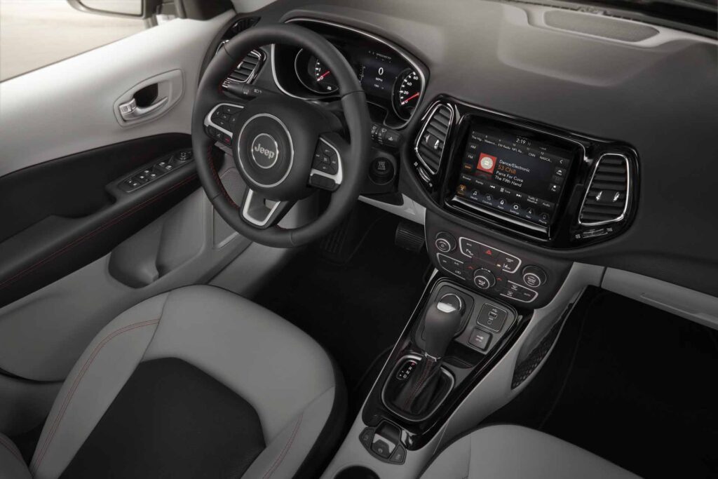 interior jeep compass