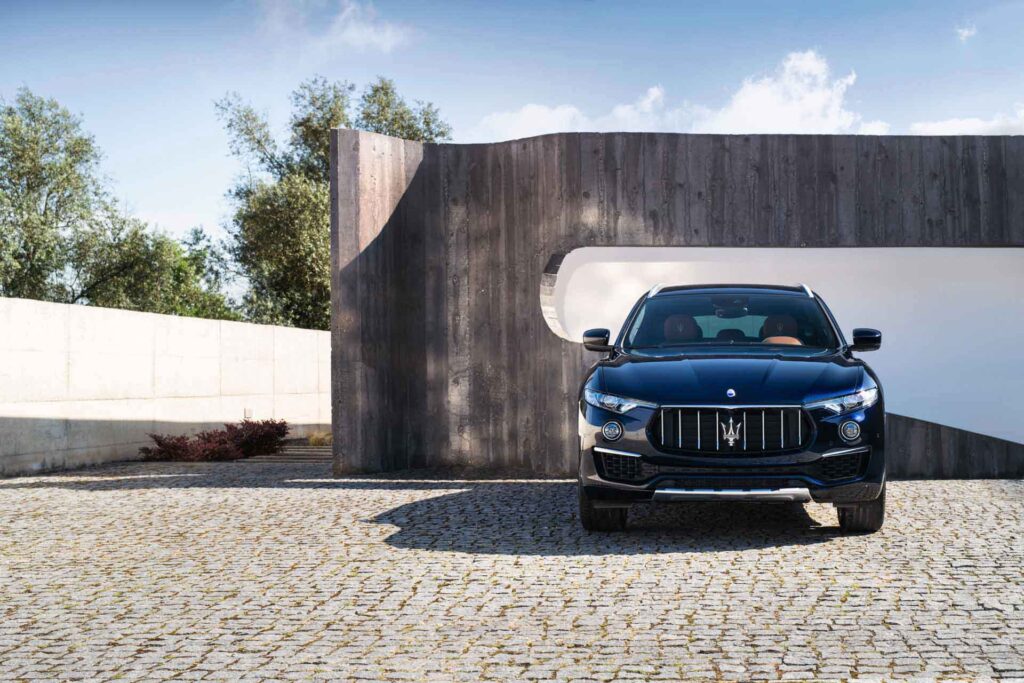 aparcado maserati levante