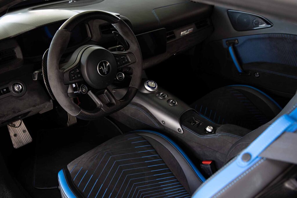 interior maserati mc20