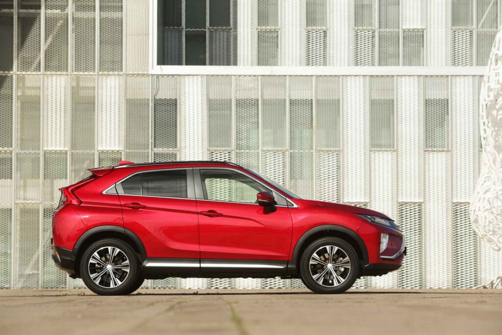 lateral mitsubishi eclipse cross