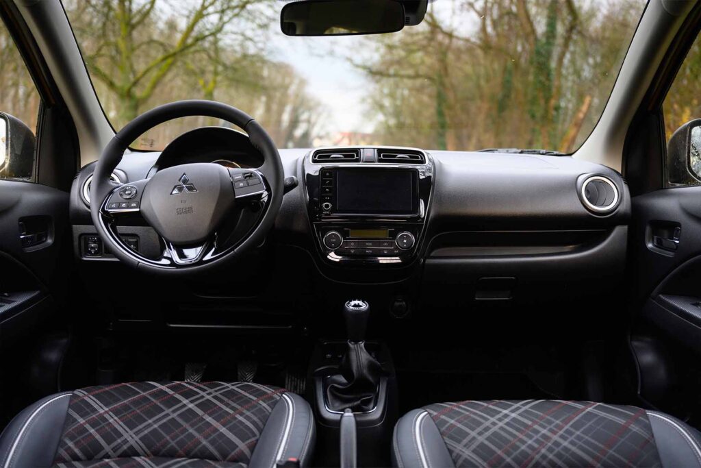 interior mitsubishi space star