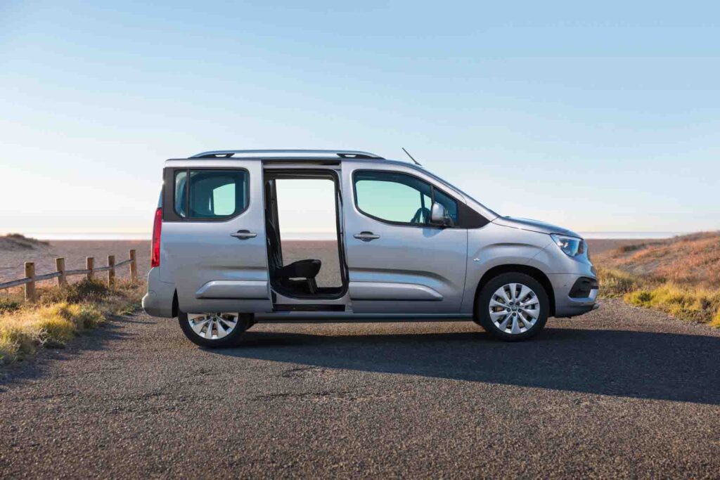 lateral opel combo elife