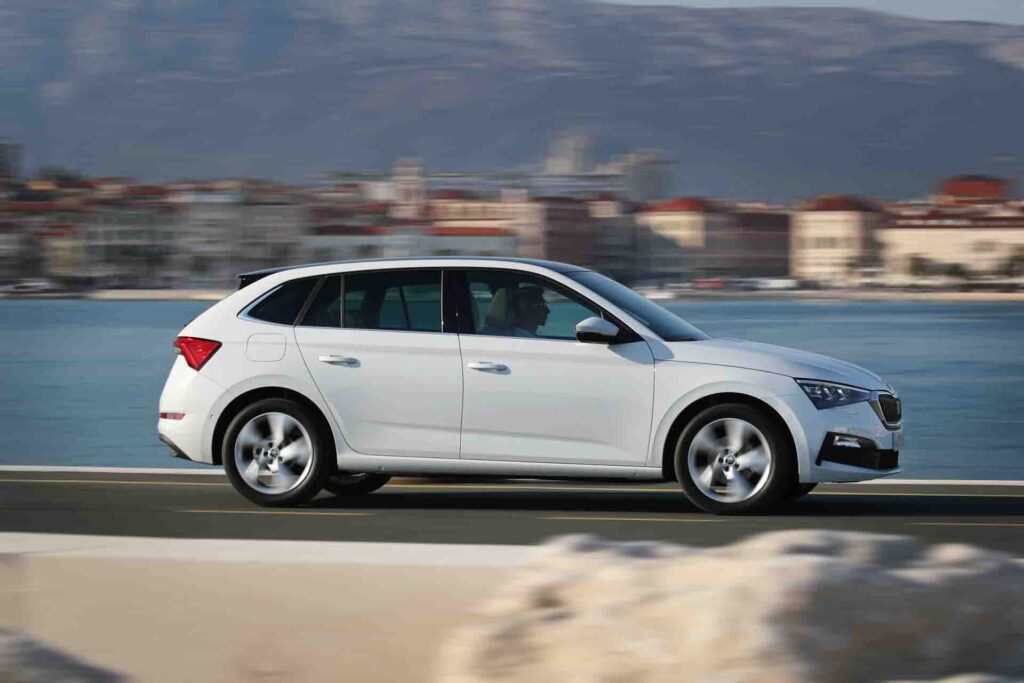 lateral skoda scala