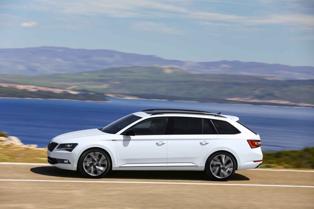 lateral skoda superb combi