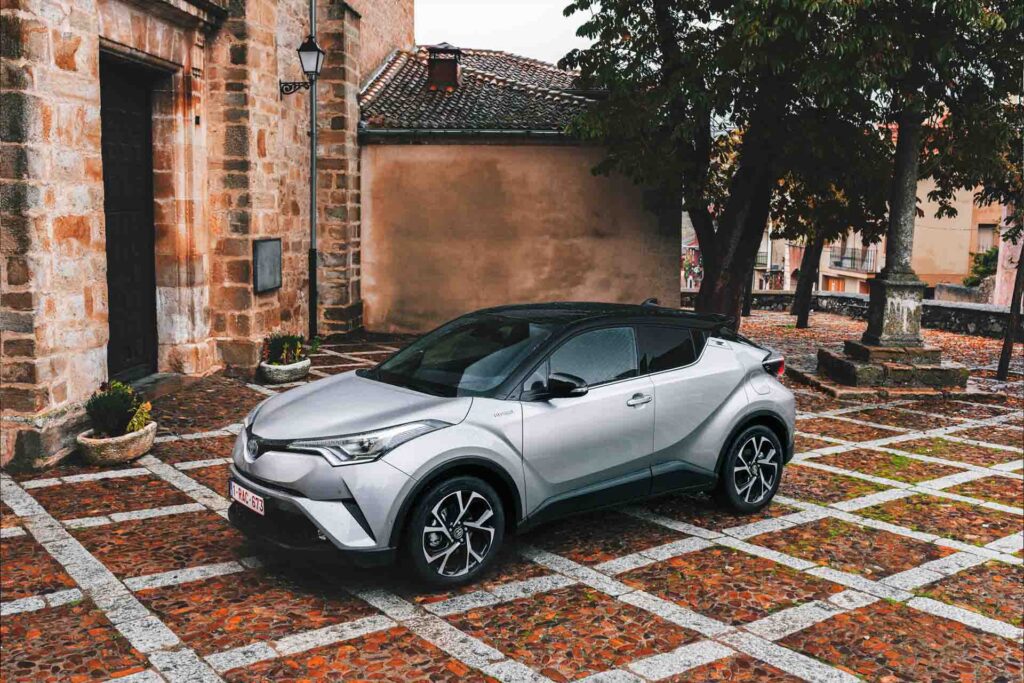 lateral toyota chr