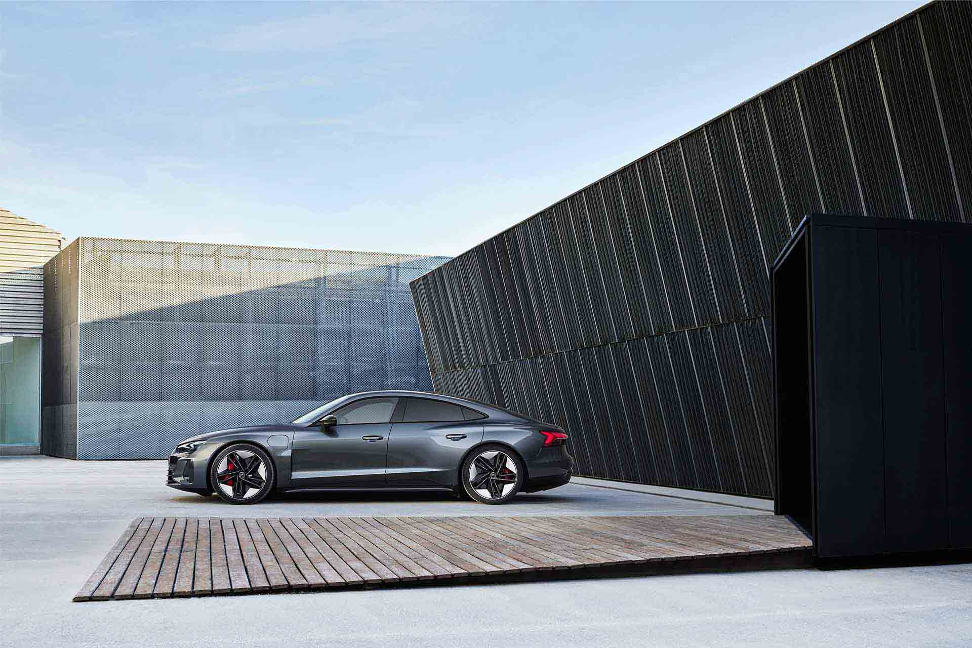 lateral Audi etron gt